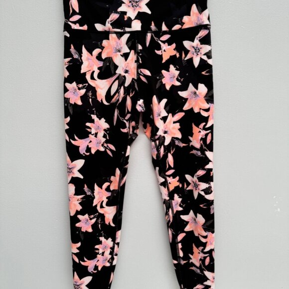 Women’s VS Capri Floral Workout Leggings NWOT - Picture 2 of 8